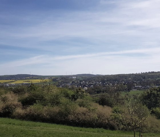 Aublick über die Streuobstwiesen nach Kottenheim, © Foto: Svenja Schulze-Entrup, Quelle: Touristik-Büro Vordereifel