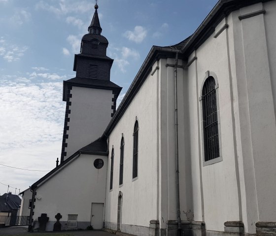 Außenansicht Kirche, © Foto: Svenja Schulze-Entrup, Quelle: Touristik-Büro Vordereifel