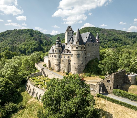 Blick auf Schloss Bürresheim, © Eifel Tourismus GmbH, Dominik Ketz