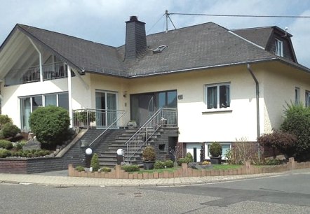 Außenansicht, © http://www.eifel.com/anschau/unterkunft/khschmitz.