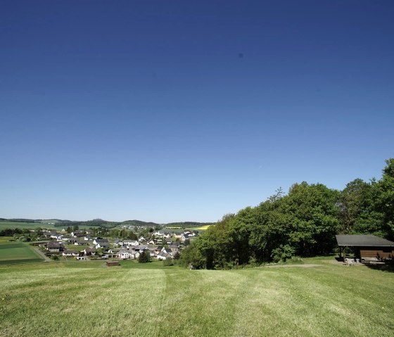 Ausblick von der Schutzhütte am Eichenbäumchen, © Foto: Laura Rinneburger, Quelle: Touristik-Büro Vordereifel