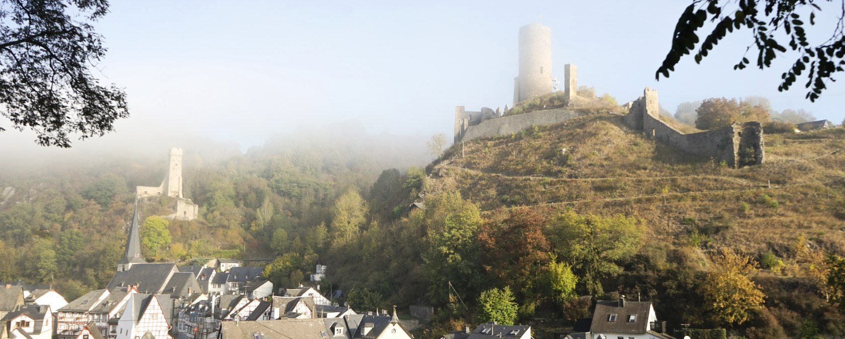 Monrealer Burgen im Nebel, © Laura Rinneburger