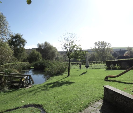 Garten mit Schwimmteich, © Foto: Svenja Schulze-Entrup, Quelle: Touristik-Büro Vordereifel