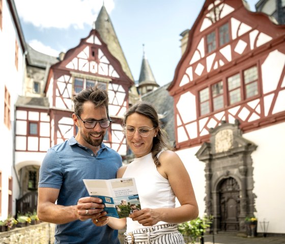 Schloss Bürresheim, märchenhafter Innenhof, © Eifel Tourismus GmbH, Dominik Ketz