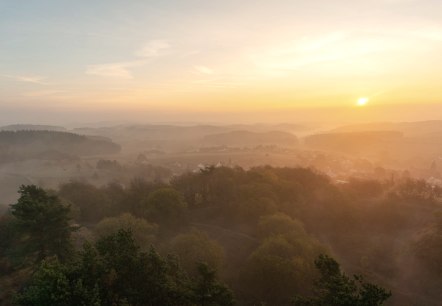 Sonnenaufgang von Booser Eifelturm am Stumpfarmweg, © Laura Rinneburger