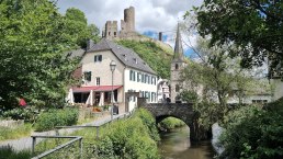 Café Altes Pfarrhaus Monreal, © Foto: Svenja Schulze-Entrup, Quelle: Touristik-Büro Vordereifel