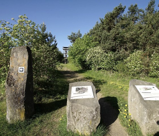 Infostafeln am Booser Eifelturm, © Foto: Laura Rinneburger, Quelle: Touristik-Büro Vordereifel