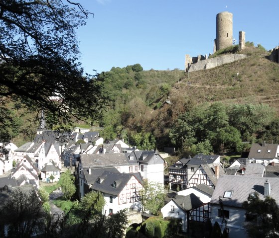 Fachwerkdorf Monreal mit Burgruine, © Foto: Svenja Schulze-Entrup, Quelle: Touristik-Büro Vordereifel