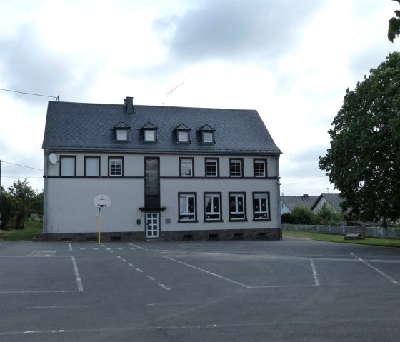 École primaire de Kirchwald, © Foto: Ortsgemeinde Kirchwald, Quelle: Touristik-Büro Vordereifel