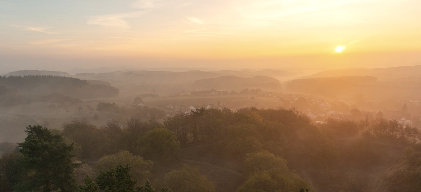 Sonnenaufgang von Booser Eifelturm am Stumpfarmweg, © Laura Rinneburger