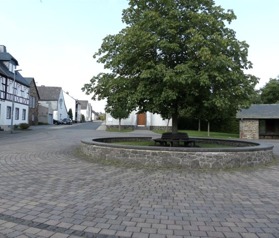 Dorfplatz in Anschau, © Foto: Verbandsgemeinde Vordereifel, Quelle: Touristik-Büro Vordereifel