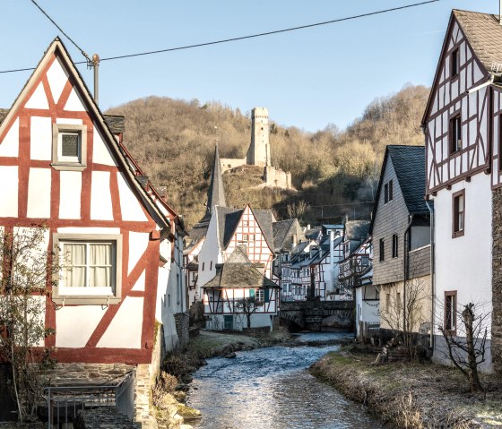 Monreal mit Fachwerk und Burg, © Eifel Tourismus GmbH, Dominik Ketz