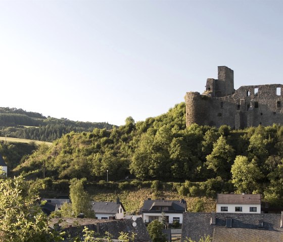 Blick auf den Ort und die Virneburg, © Kappest/Remet