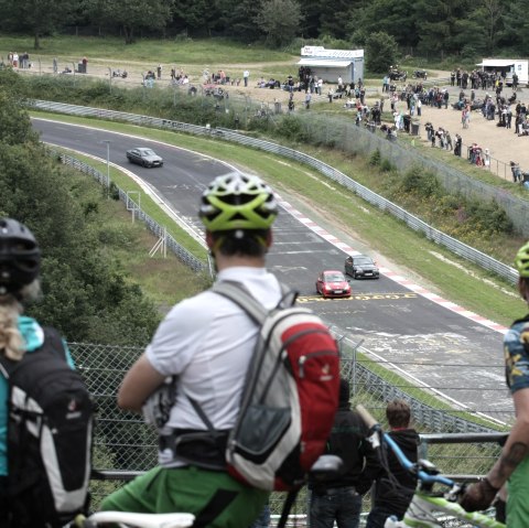 Die Radtour auf der Vulkan-Rad-Route Eifel führt am Nürburgring vorbei, © TI Hocheifel-Nürburgring/R. Schanze