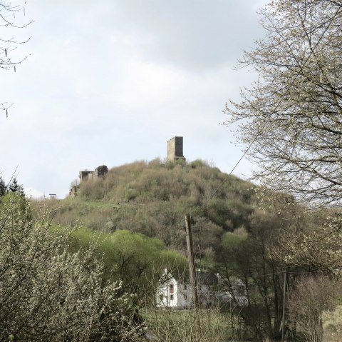 Burgruine Virneburg mit Kapelle, © Foto: Svenja Schulze-Entrup, Quelle: Touristik-Büro Vordereifel