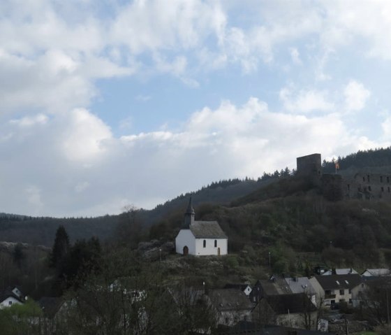 Burgruine Virneburg mit Kapelle, © Foto: Svenja Schulze-Entrup, Quelle: Touristik-Büro Vordereifel