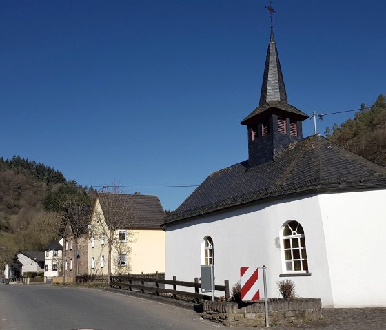 Blick in die Ortsgemeinde Acht mit Kapelle, © Foto: Svenja Schulze-Entrup, Quelle: Touristik-Büro Vordereifel
