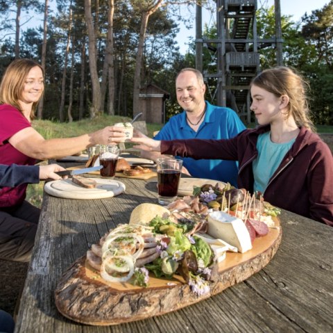 Genau der richtige Platz um ein Picknick auf dem Traumpfächen Eifelturmpfad Boos einzulegen, © Klaus-Peter Kappest/ REMET