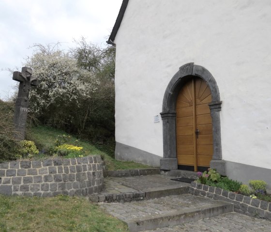 Eingang der Kapelle, © Foto: Svenja Schulze-Entrup, Quelle: Touristik-Büro Vordereifel