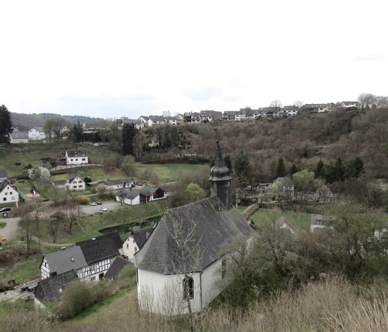 Blick zur kleinen Kapelle, © Foto: Svenja Schulze-Entrup, Quelle: Touristik-Büro Vordereifel