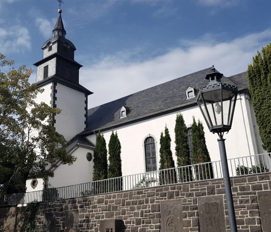 Die Pfarrkirche in St. Johann, © Foto: Svenja Schulze-Entrup, Quelle: Touristik-Büro Vordereifel