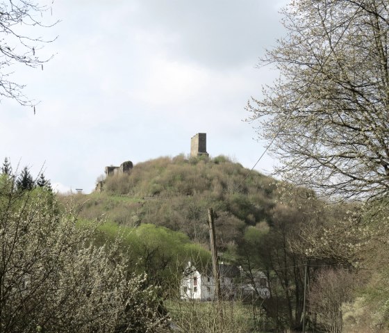 Burgruine Virneburg mit Kapelle, © Foto: Svenja Schulze-Entrup, Quelle: Touristik-Büro Vordereifel