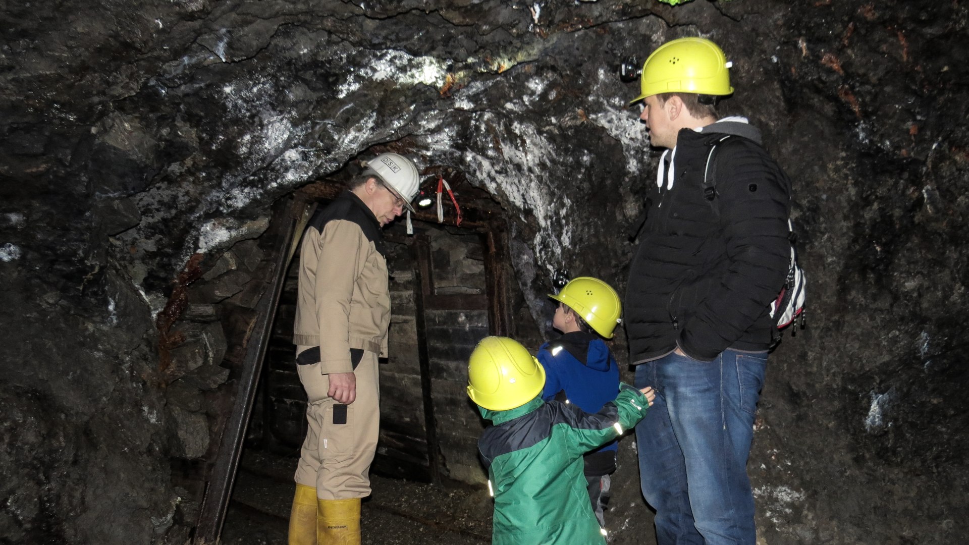 Bergbefahrung im 3 Stollen Besucherbergwerk Grube Bendisberg, © Touristik-Büro Vordereifel/ Svenja Schulze-Entrup