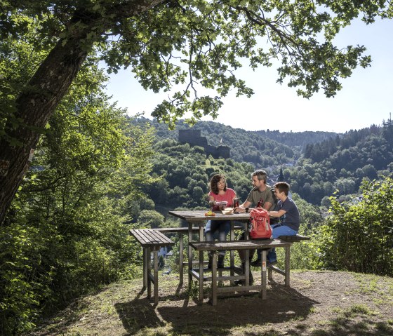 Virneburger Burgenblick Rastplatz Blick Virneburg, © Kappest_Remet