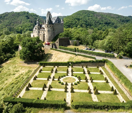 Schloss Bürresheim mit barockem Garten, © Eifel Tourismus GmbH, Dominik Ketz