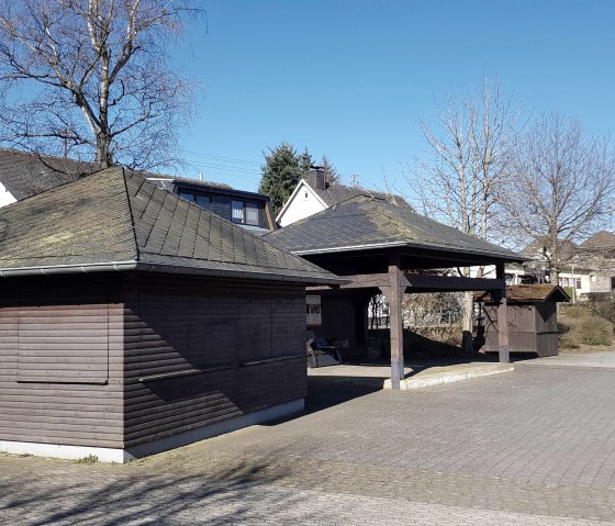 Vor der Gemeindehalle in Langenfeld, © Svenja Schulze-Entrup