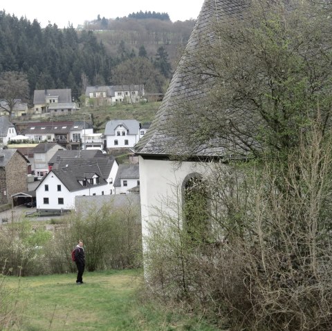 Kapelle mit Blick nach Virneburg, © Foto: Svenja Schulze-Entrup, Quelle: Touristik-Büro Vordereifel