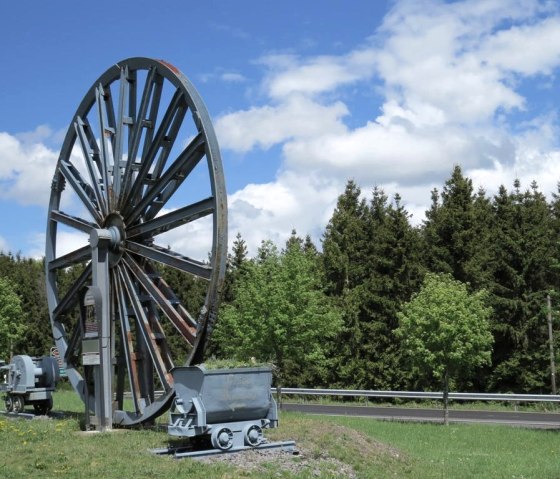 Das Grubenrad weist den Weg zur Grube Bendisberg, © Foto: Svenja Schulze-Entrup, Quelle: Touristik-Büro Vordereifel